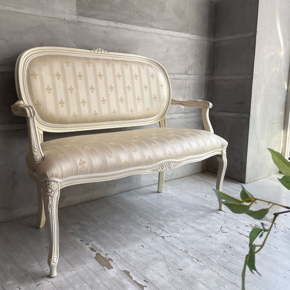 【学芸大学店】イタリア家具 ラブチェア ブリアンゾーロオーバル 2Pソファ セティベンチ サロンチェア 2人掛け アンティークホワイト仕上げ ベージュ GP-70WAB ロココ調 ♪ 買取させていただきました。