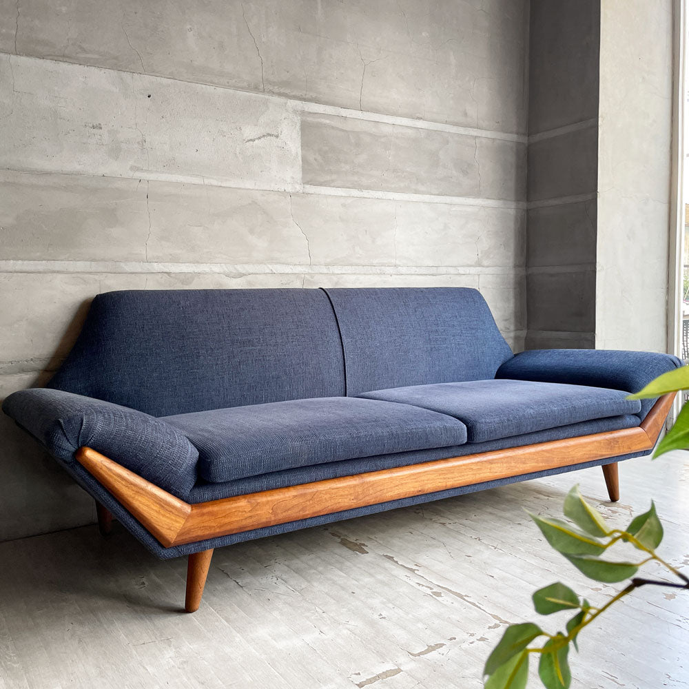 【学芸大学店】パームスプリングス Palm Springs オリジナルソファ 3Pソファ 3人掛け ネイビー系ファブリック ウォールナット ビンテージデザイン ミッドセンチュリースタイル セミオーダー 買取させていただきました。