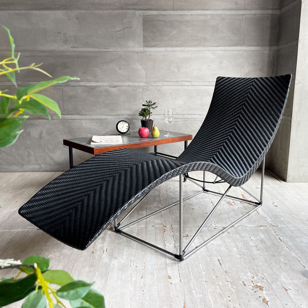 ヤマカワラタン 山川ラタン シェーズロング 寝椅子 デイベッド 樹脂ラタン ガーデンチェア 屋外使用可 ブラックカラー 廃番～これで日焼けも趣味に出来る～