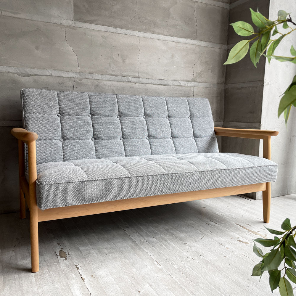 カリモク60 karimoku60 Kチェア 2シーター ソファ 2P 二人掛け ミストグレー ピュアビーチカラーフレーム ブナ材 レトロモダン ミッドセンチュリー ～ロングライフデザインの代名詞～