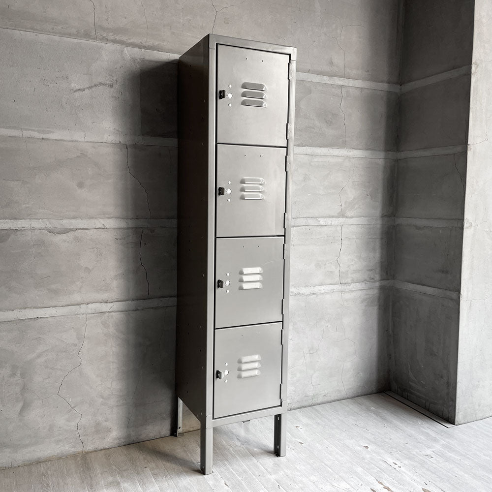 【学芸大学店】リオン LYON 4段スチールロッカー Standard Steel Four Tier Locker ダブグレー フック付 インダストリアル 店舗什器 ♪ 買取させていただきました。