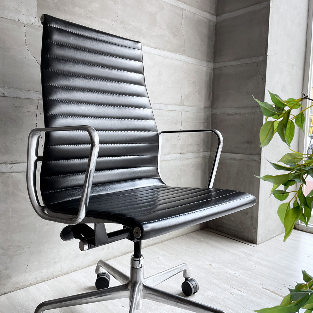【学芸大学店】ハーマンミラー Herman Miller アルミナムグループ エグゼクティブチェア ハイバック レザーシート 本革 ブラック 5本脚 C&Rイームズ ミッドセンチュリー 買取させていただきました。