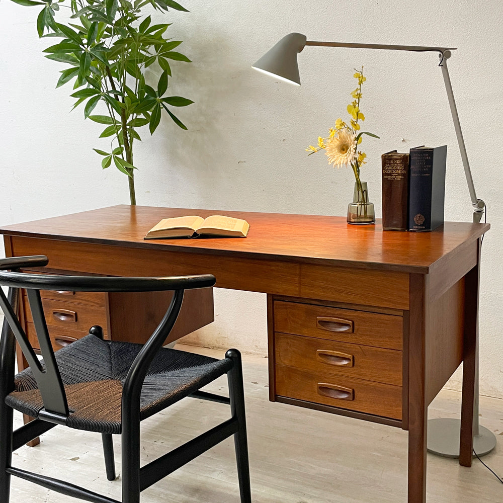 デンマークビンテージ Danish Vintage チーク材 両袖デスク 袖机 パーソナルデスク 北欧家具　～一生モノの両袖デスク～