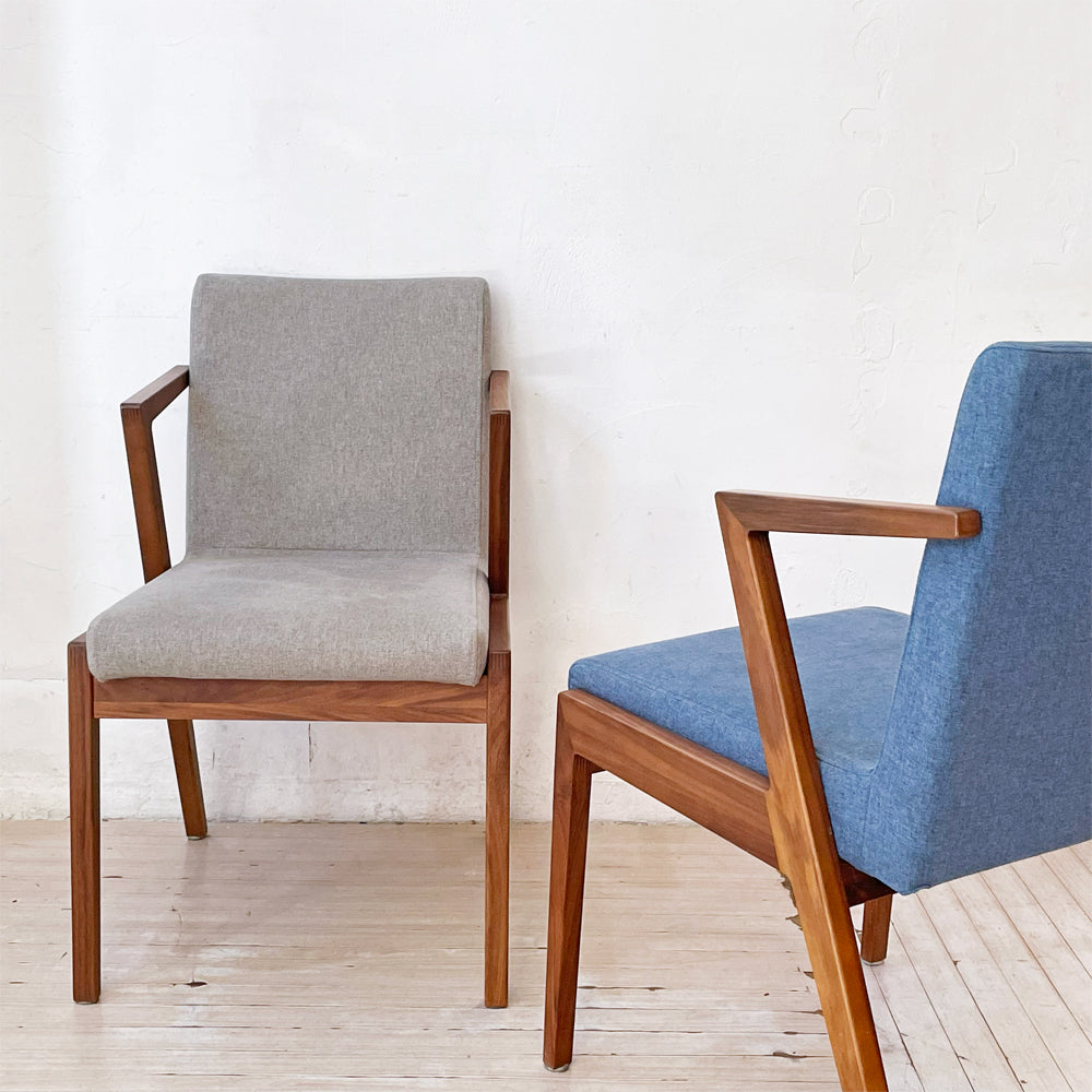 【下北沢店】一生紀 ISSEIKI セッコ SECCO アームチェア ダイニングチェア ウォールナット ファブリック 北欧スタイル 計2脚 買取させていただきました。