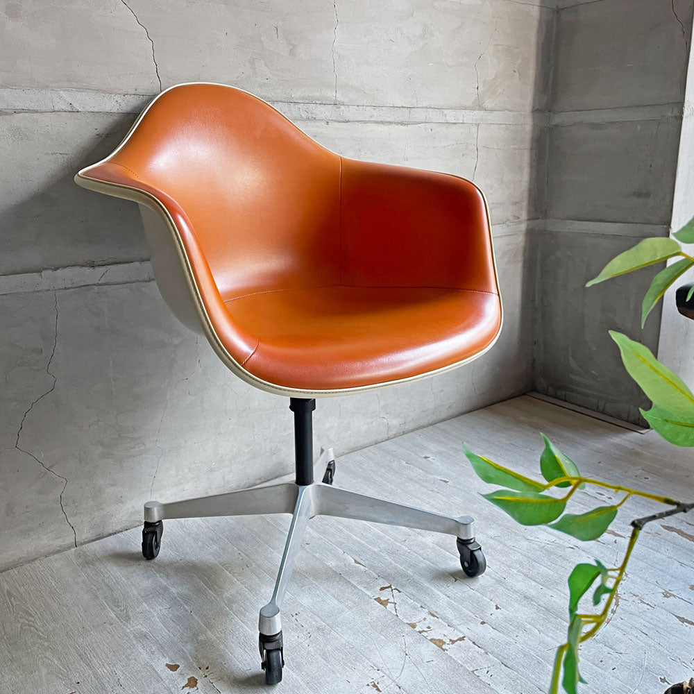 【学芸大学店】ハーマンミラー Herman Miller アームシェルチェア セカンド 2nd ビンテージ ナウガレザー オレンジ FRP パーチメント コントラクトキャスターベース イームズ ミッドセンチュリー ♪ 買取させていただきました。