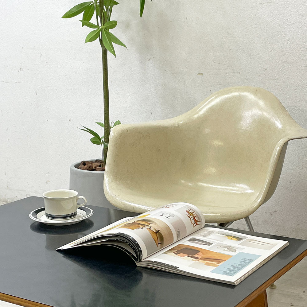 ハーマンミラー Herman Miller 2ndビンテージ アームシェルチェア FRP製 パーチメント Hベース ロータイプ モダンファニチャーセールス 日本製 C&R イームズ ミッドセンチュリー ～日本製のイームズチェア～