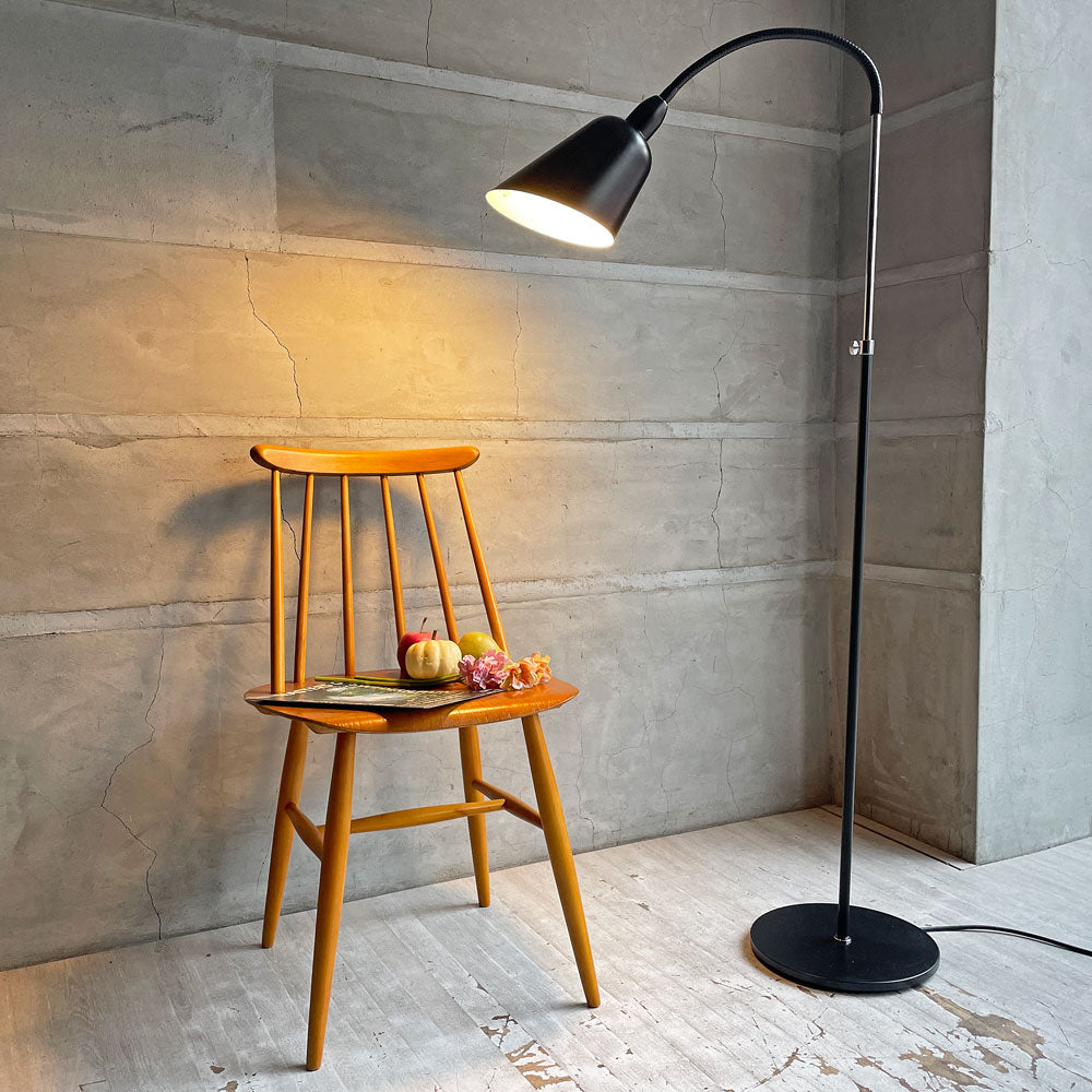 【学芸大学店】アンドトラディション &Tradition ベルビュー フロア ランプ AJ7 Bellevue Floor Lamp ブラック アルネ・ヤコブセン Arne Jacobsen デンマーク 北欧照明 廃番カラー 買取させていただきました。