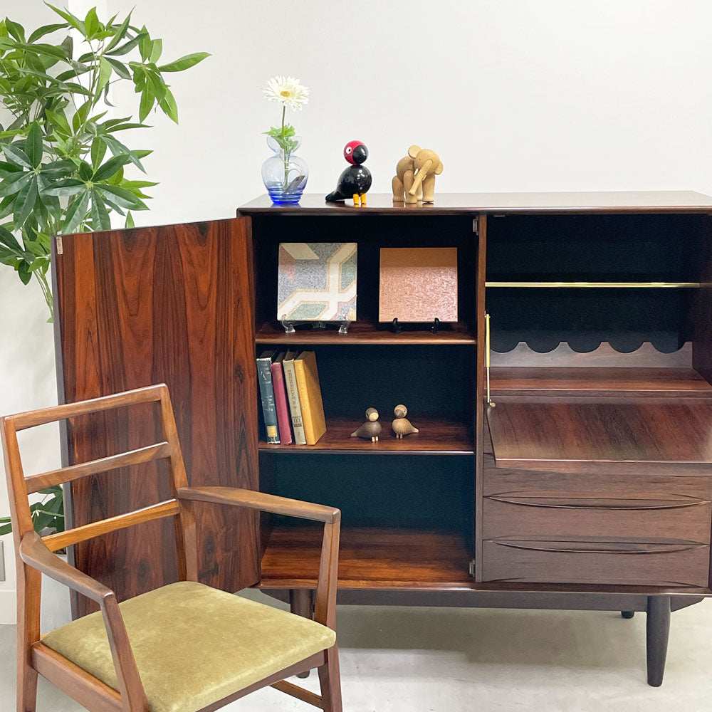 【祖師ヶ谷大蔵店】デューロン dyrlund アルネ・ヴォッダー Arne Vodder ドリンク キャビネット サイドボード 飾り棚 抽斗4杯 ローズウッド デンマーク ビンテージ 買取させていただきました。