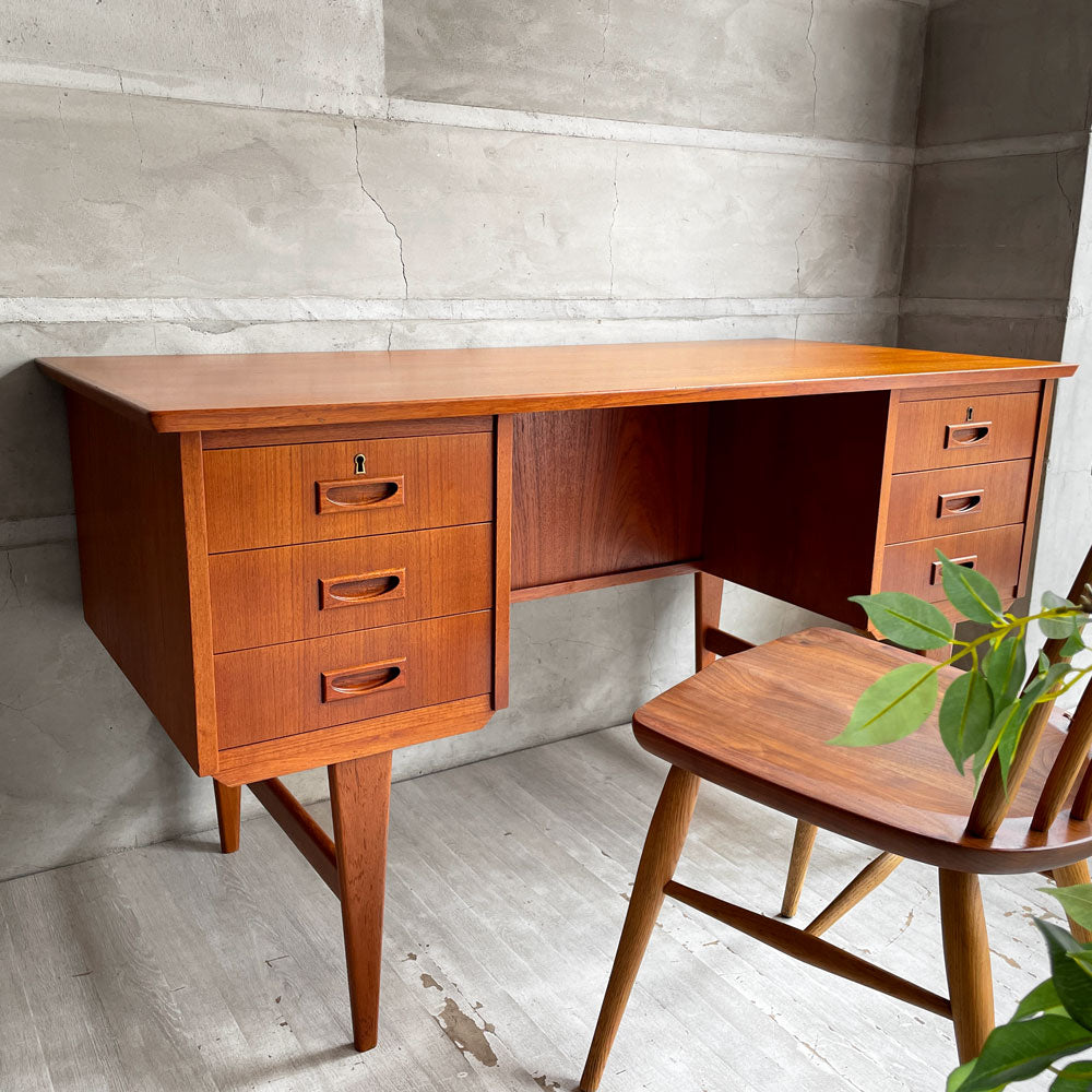 北欧ビンテージ Scandinabian Vintage チーク材 両袖デスク 袖机 パーソナルデスク 抽斗6杯 背面収納 北欧家具 ～無駄を省き、美を研ぎ澄ます～
