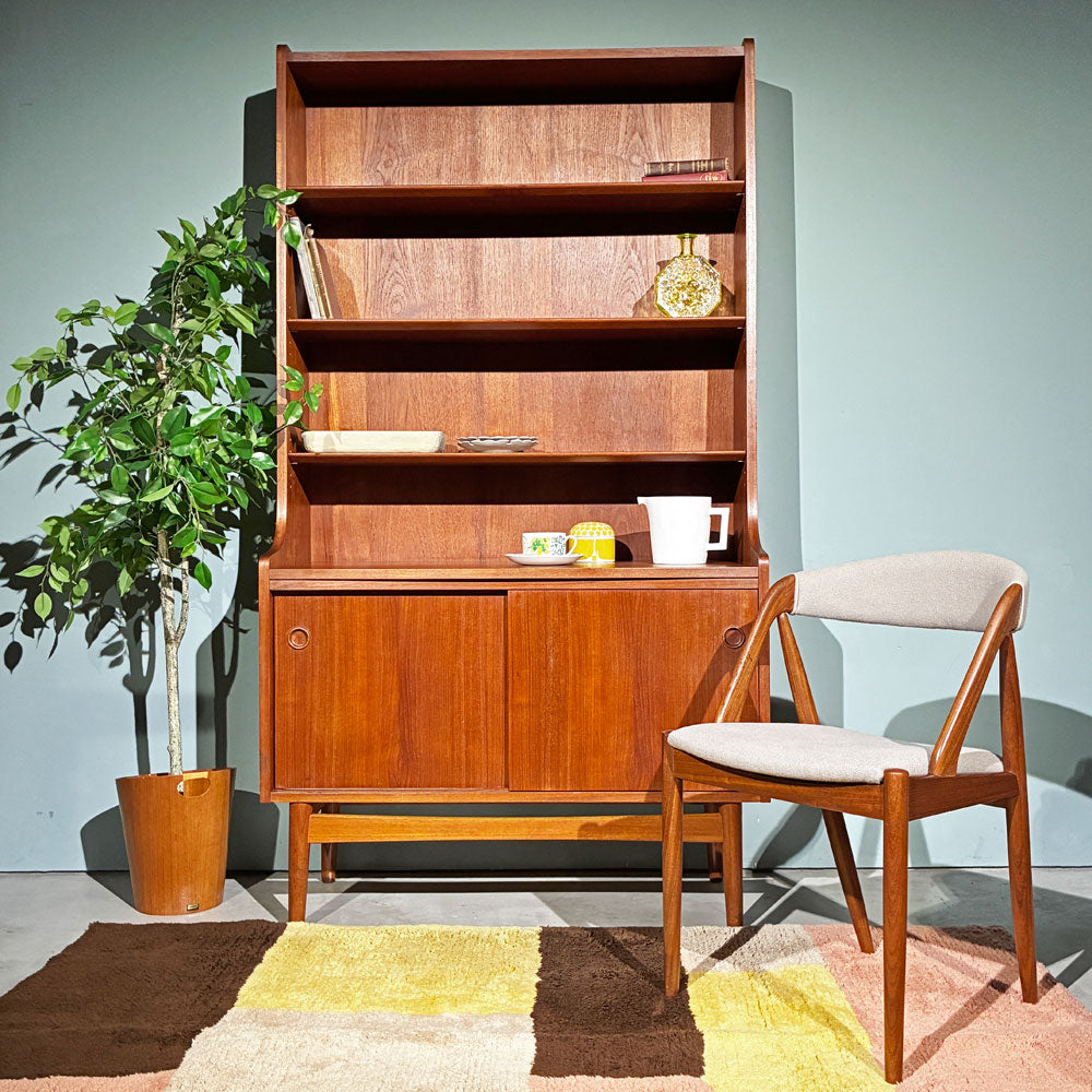 北欧ビンテージ Scandinavian Vintage チーク材 ブックシェルフ キャビネット 食器棚 飾り棚～チーク材は、家具界のレザー～