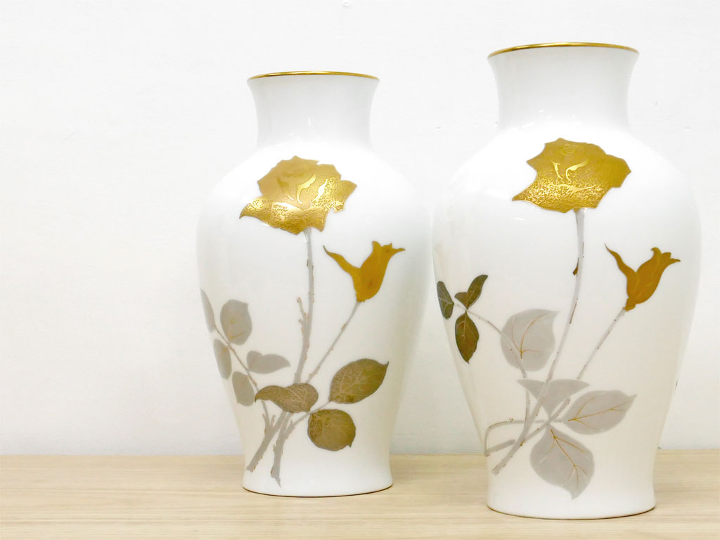 大倉陶園 OKURA 花器 花瓶 フラワーベース 高さ28cm 金蝕バラ 箱付 2点 中古品 買い取りしました。