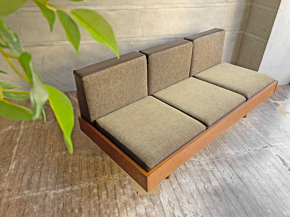 パシフィックファニチャーサービス P.F.S クラブシックス CLUB 6 ソファ 3シーター 3人掛けソファ リバーシブル ファブリックグリーン系 ビニールレザー 参考価格\161,700- 中古品 買い取りしました。