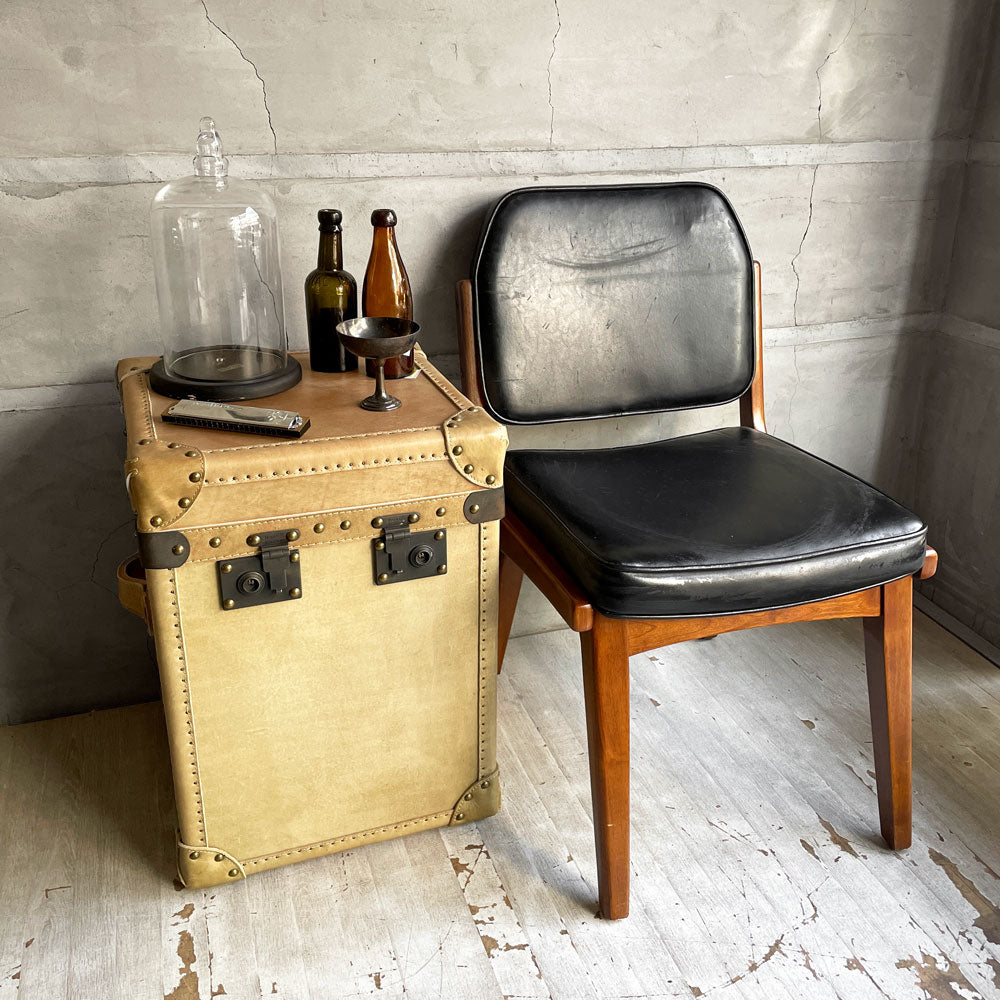 【学芸大学店】ハロ HALO パリストランク Paris Trunk ティノシーキャメル TINOSSI CAMEL サイドテーブル ボックスレザー 本革 スタッズ 英国 廃番 買取させていただきました。