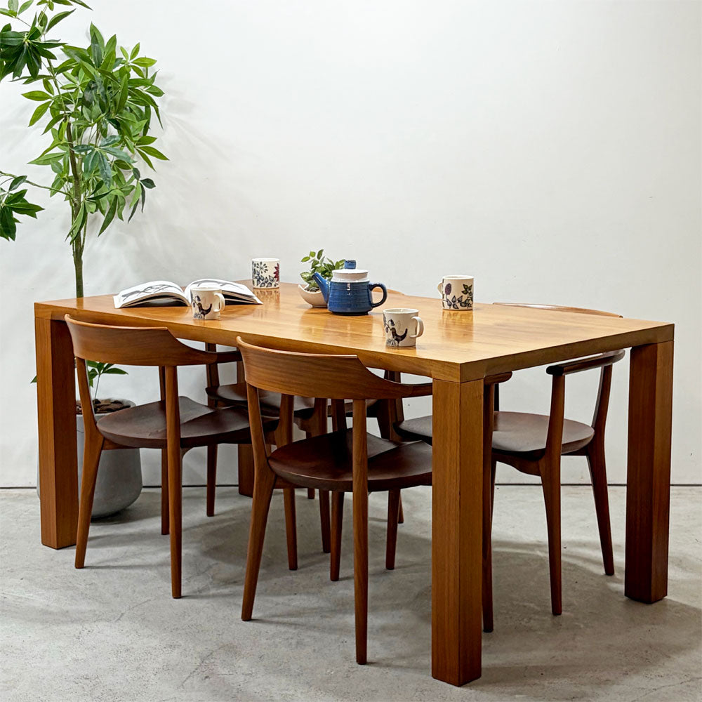【祖師ヶ谷大蔵店】家具蔵 KAGURA アームチェア ヴォーグⅡ VOGUEⅡ ダイニングチェア 4脚 ダン DAN ダイニングテーブル 買取させていただきました。