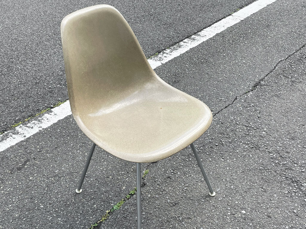 ハーマンミラー Herman Miller サイドシェルチェア 2ndビンテージ 初期 グレージュ FRP エンボスレス Hベース C&R イームズ ～ 別格のシェルチェア ～