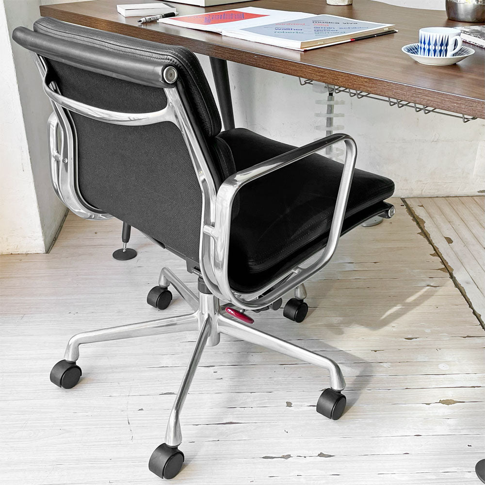 【下北沢店】ハーマンミラー Herman Miller ソフトパッドグループ マネジメントチェア ローバック キャスター 5本脚 レザー ブラック イームズ ミッドセンチュリー 買取させていただきました。