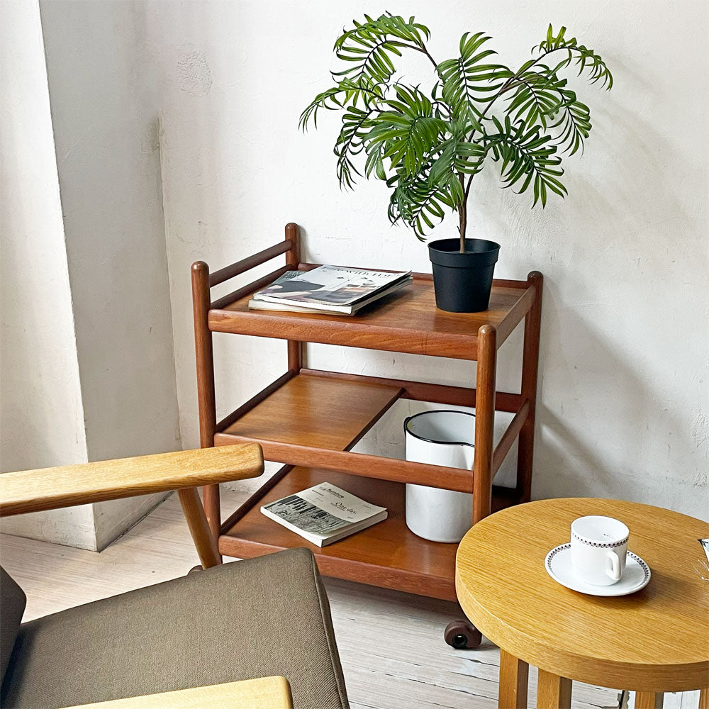 【下北沢店】ジャパンビンテージ Japan Vintage チーク材 キッチンワゴン トローリーワゴン ディスプレイラック 3段 キャスター付 北欧スタイル 買取させていただきました。