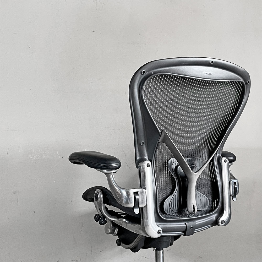 ハーマンミラー Herman Miller アーロンチェア Bサイズ ポスチャーフィット クラシックカーボンメッシュ ポリッシュドアルミベース ビル・スタンフ ＆ ドン・チャドウィック ～デザインと快適性が紡ぐ究極のパートナー～