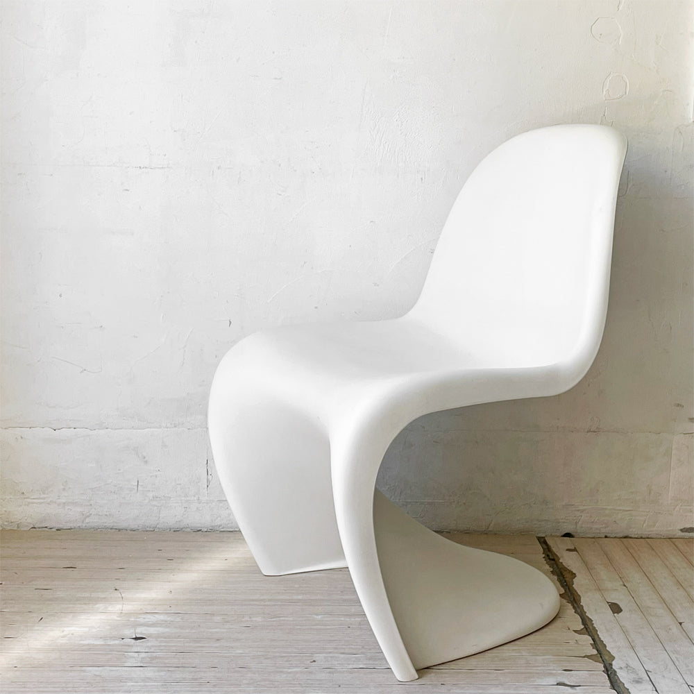 【下北沢店】ヴィトラ vitra パントンチェア ダイニングチェア スタッキングチェア ホワイト ヴェルナー・パントン Panton ミッドセンチュリー スペースエイジ 買取させていただきました。
