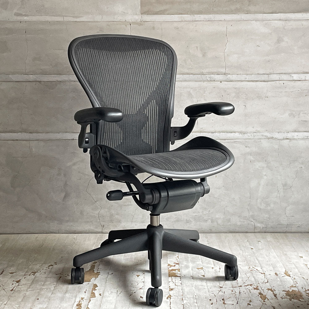 【学芸大学店】ハーマンミラー Herman Miller アーロンチェア Bサイズ ポスチャーフィット フル装備 クラシックカーボンメッシュ グラファイトベース ビル・スタンフ ＆ ドン・チャドウィック 買取させていただきました。