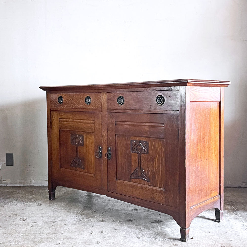 【自由が丘店】UKビンテージ vintage サイドボード キャビネット オーク材 W136.5cm 2ドア 2ドロワー 真鍮金具 英国家具 買取させていただきました。
