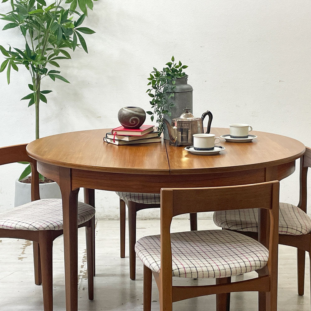 ネイサンファニチャー NATHAN Furniture チーク材 エクステンション ラウンド ダイニングテーブル & ダイニングチェア 4本脚×4脚 計5点セット ファブリック 英国 ビンテージ 北欧スタイル ～機能美と遊び心の両立～