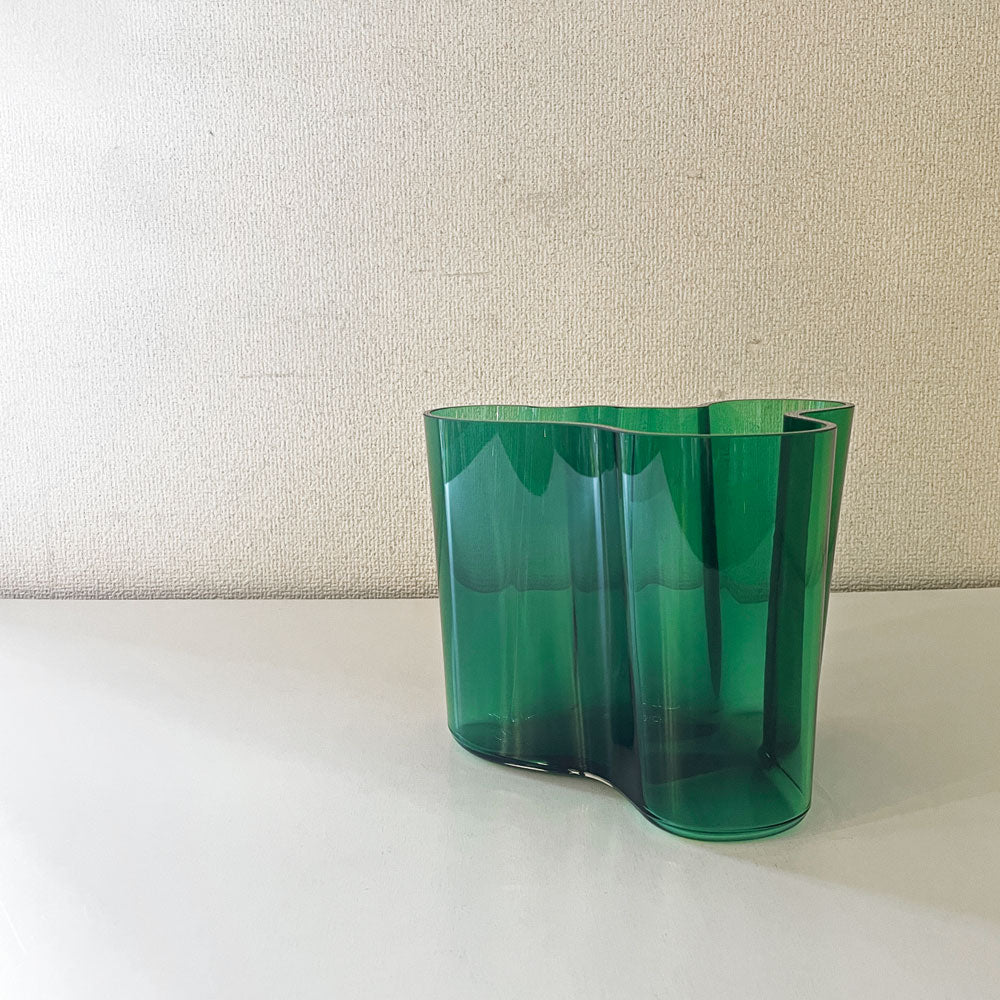 【経堂店】イッタラ iittala アルヴァ・アアルトコレクション Alvar Aalto Collection ベース 160mm エメラルド 箱付 フィンランド 北欧雑貨 廃番カラー 買取させていただきました。