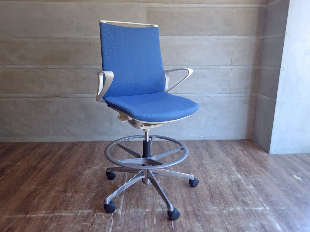 オカムラ Okamura モード mode オフィスチェア デスクチェア ハイチェア カウンターチェア アーム キャスター 昇降機能 オフィス家具 アクアブルー 定価￥112,970- 中古品 買い取りしました。