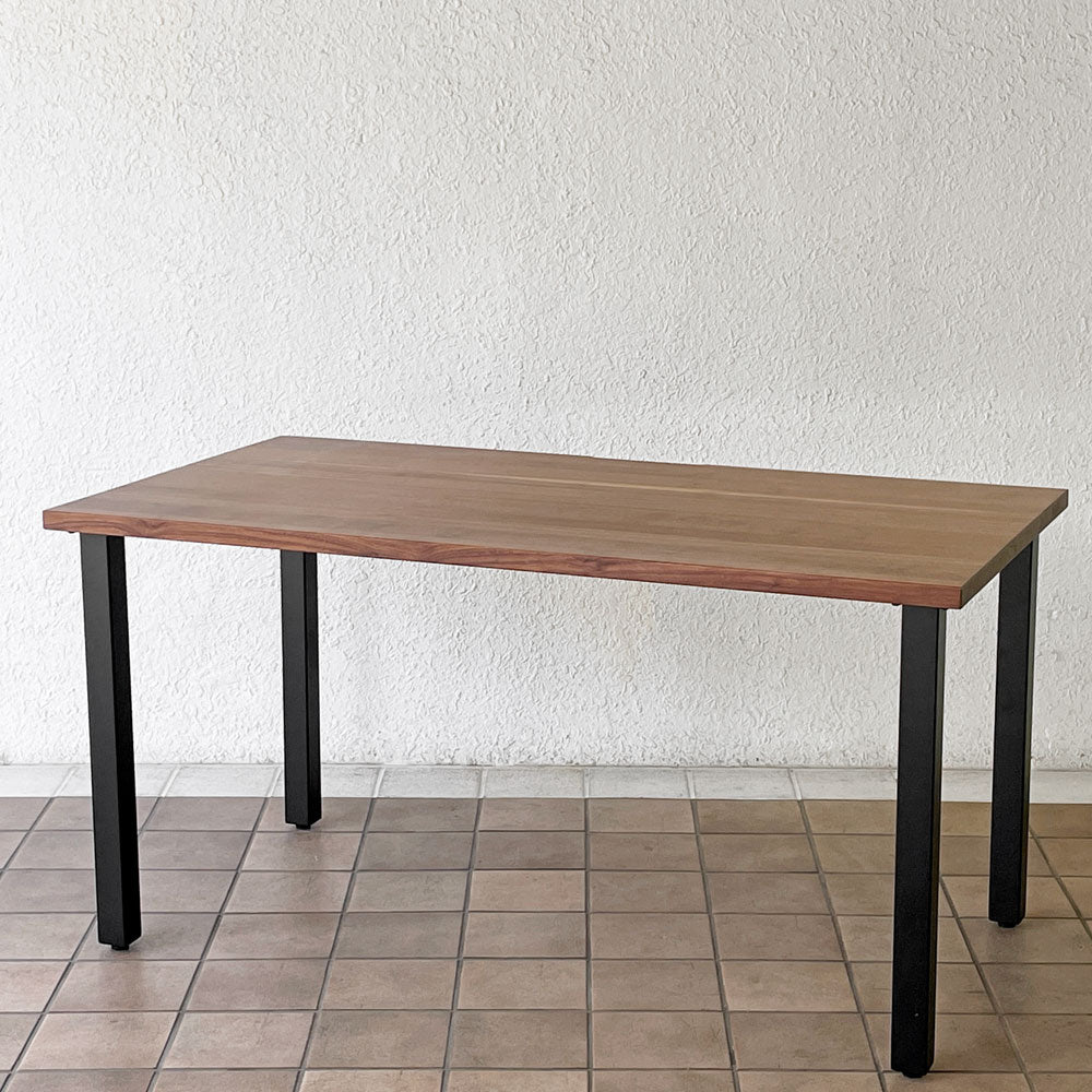  【用賀店】かなでもの KANADEMONO ザ・テーブル THE TABLE デスク W140xD74.5cm ウォールナット スクエアバー脚 配線孔オプション スリット 買取させていただきました。