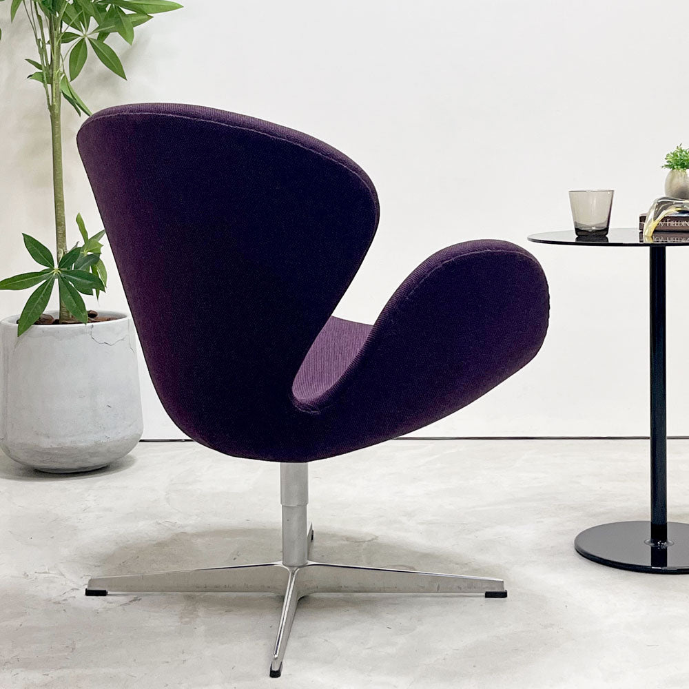 フリッツハンセン Fritz Hansen スワンチェア ラウンジチェア スウィベル ファブリック パープル アルネ・ヤコブセン Arne Jacobsen 座面張替済み ～渡り鳥は雅に羽ばたく～