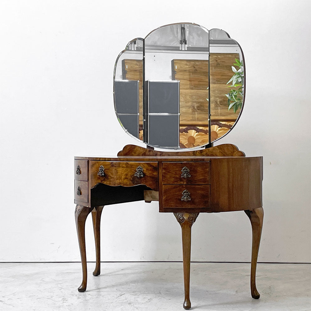 【祖師ヶ谷大蔵店】UKアンティーク ドレッサー ウォールナット材 三面鏡 猫脚 英国家具 ビンテージ ヨーロピアン クラシカルデザイン 買取させていただきました。