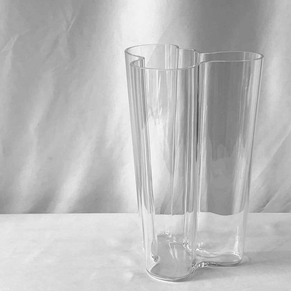 【用賀店】イッタラ iittala アルヴァ アアルト コレクション Alvar Aalto Collection ベース 250mm クリア フラワーベース 花瓶 H16cm フィンランド 北欧 買取させていただきました。