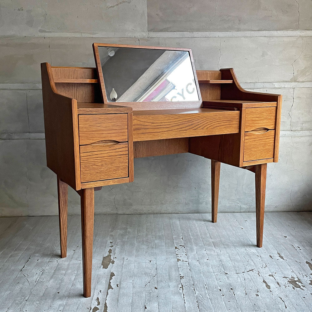 【学芸大学店】ウニコ unico シグネ SIGNE ドレッサー デスク ミラー付き オーク材 北欧スタイル 廃番 買取させていただきました。