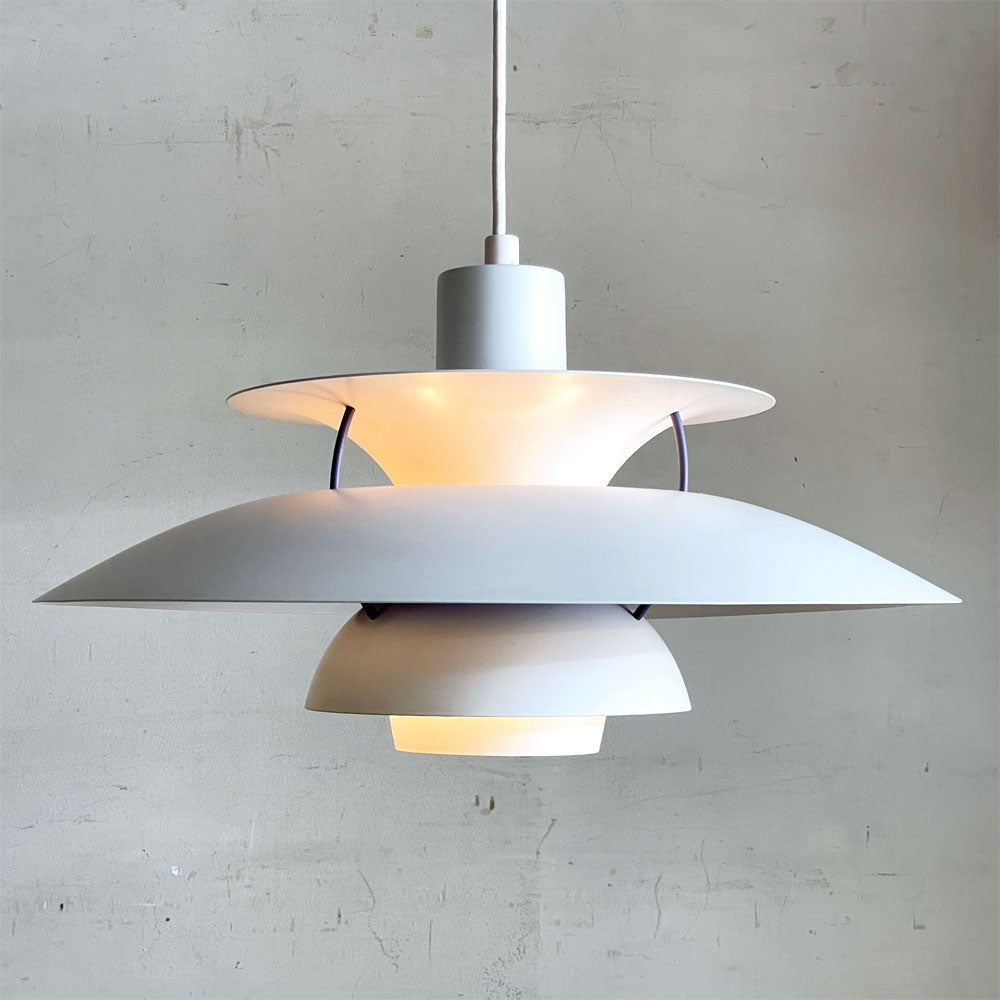 【自由が丘店】ルイスポールセン Louis Poulsen PH5プラス PH5 plus ホワイト ペンダントライト ポール・ヘニングセン デンマーク 名作照明 買取させていただきました。