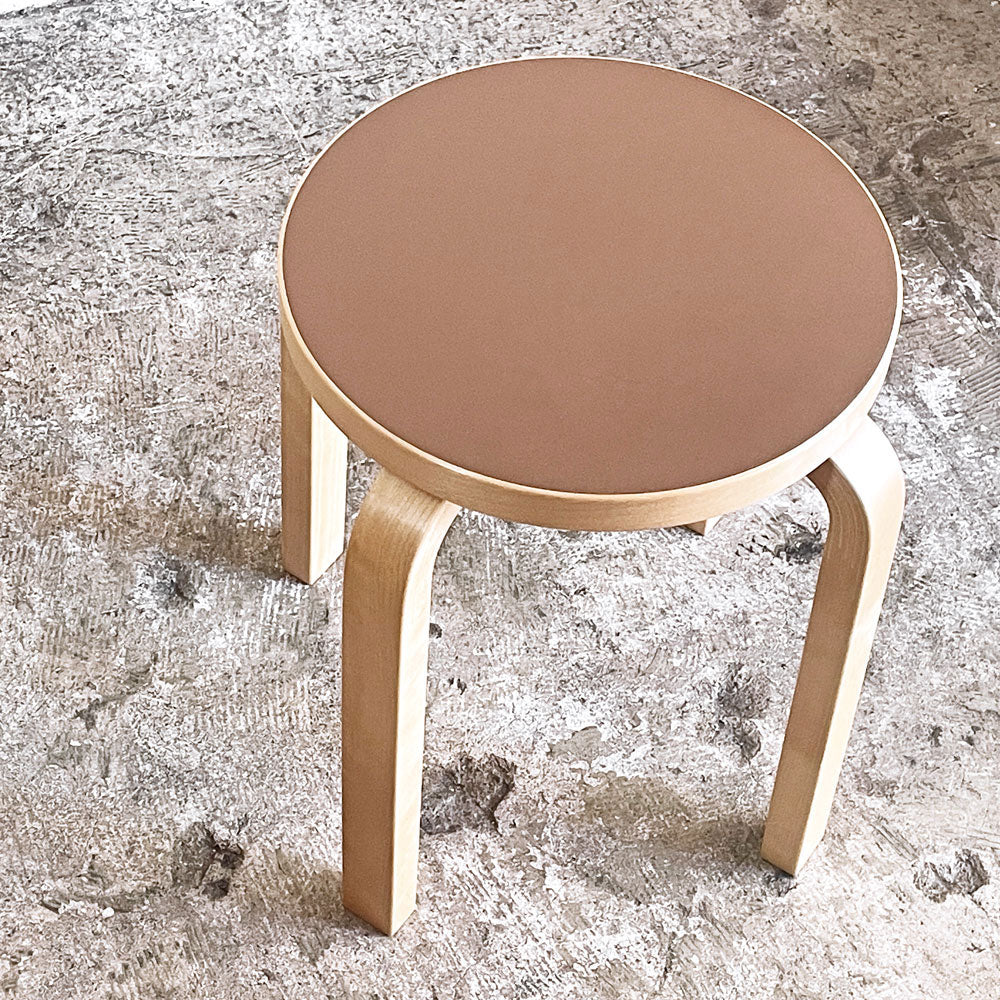 【自由が丘店】アルテック Artek スツール E60 Stool リノリウムカラー ブランデー13 4本脚 ルヴァ・アアルト Alvar Aalto スコープ別注 買取させていただきました。