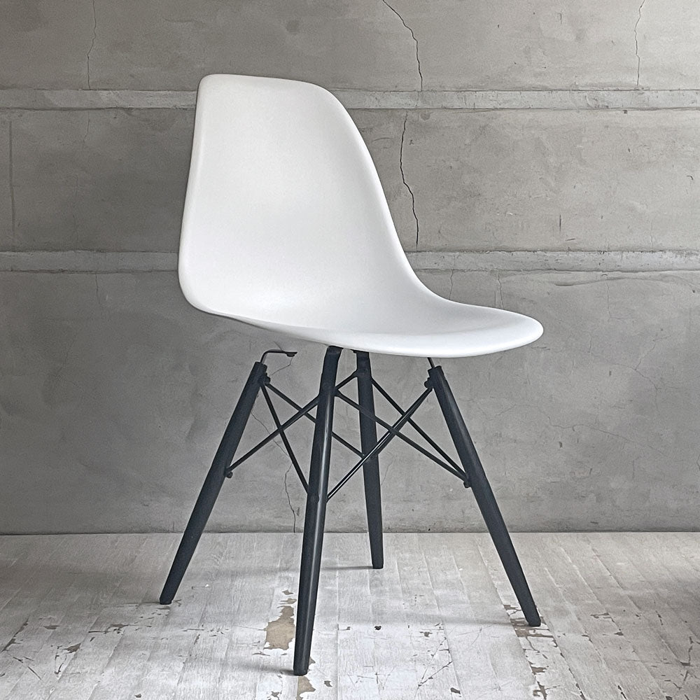 【学芸大学店】ハーマンミラー HermanMiller サイドシェルチェア アルパイン×エボニー ドゥエルレッグ ポリプロピレン製 イームズ ミッドセンチュリー  買取させていただきました。