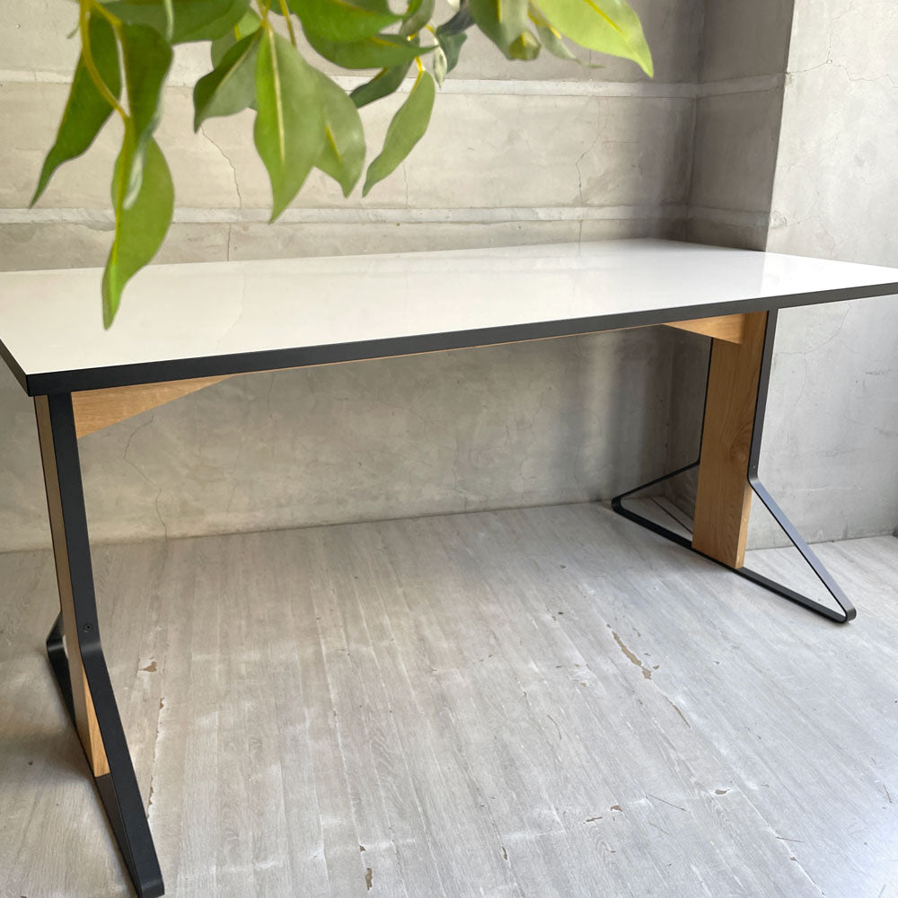 アルテック Artek カアリテーブル KAARI TABLE REB001 ホワイトグロッシーラミネート天板 ナチュラルオーク ダイニングテーブル オフィステーブル W160 ～アルテックが提案する新たなスタンダード～