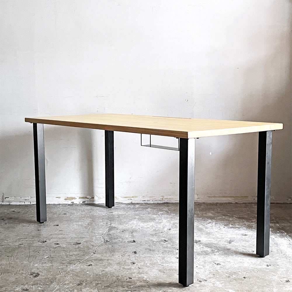 【自由が丘店】かなでもの KANADEMONO ザ・テーブル THE TABLE デスク ラバーウッド無垢材 W150xD70cm スチール スクエアバーレッグ シンプルトレイ付き ブラック 買取させていただきました。