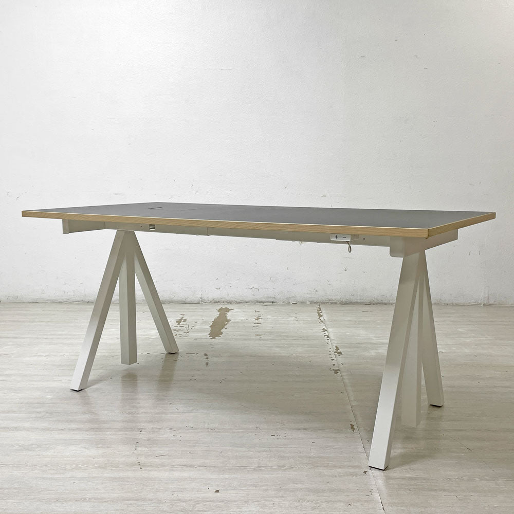 【祖師谷大蔵店】 ストリングファニチャー String Furniture ワークス 電動昇降式 Works Sit-stand Desk / Electrical ワークデスク リノリウム天板 160×78cm 北欧 スウェーデン 定価￥344,190- 買取させていただきました。