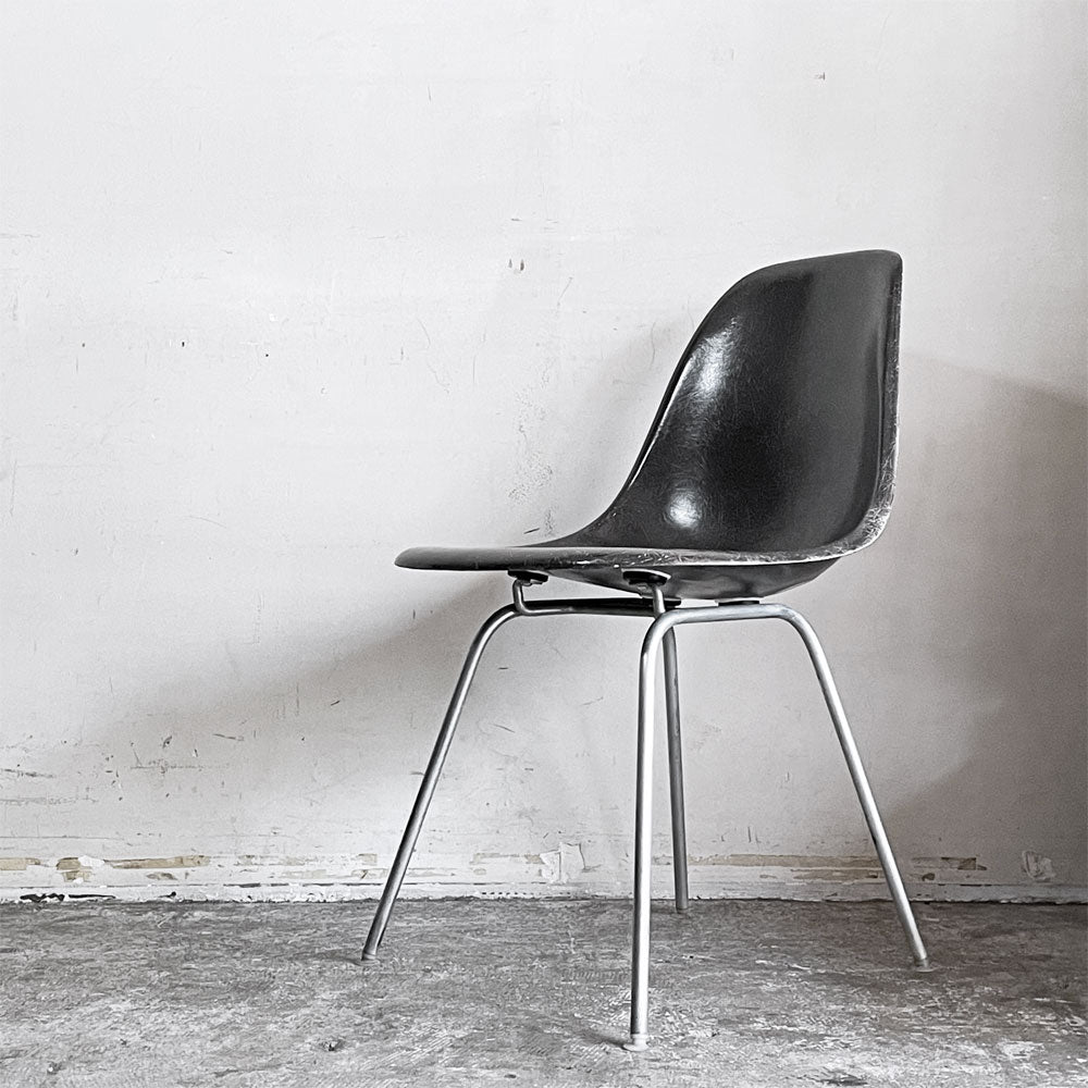 【自由が丘店】ハーマンミラー Herman Miller サイドシェルチェア 2ndビンテージ FRP製 ダークトーン Hベース C&R イームズ ミッドセンチュリー 買取させていただきました。