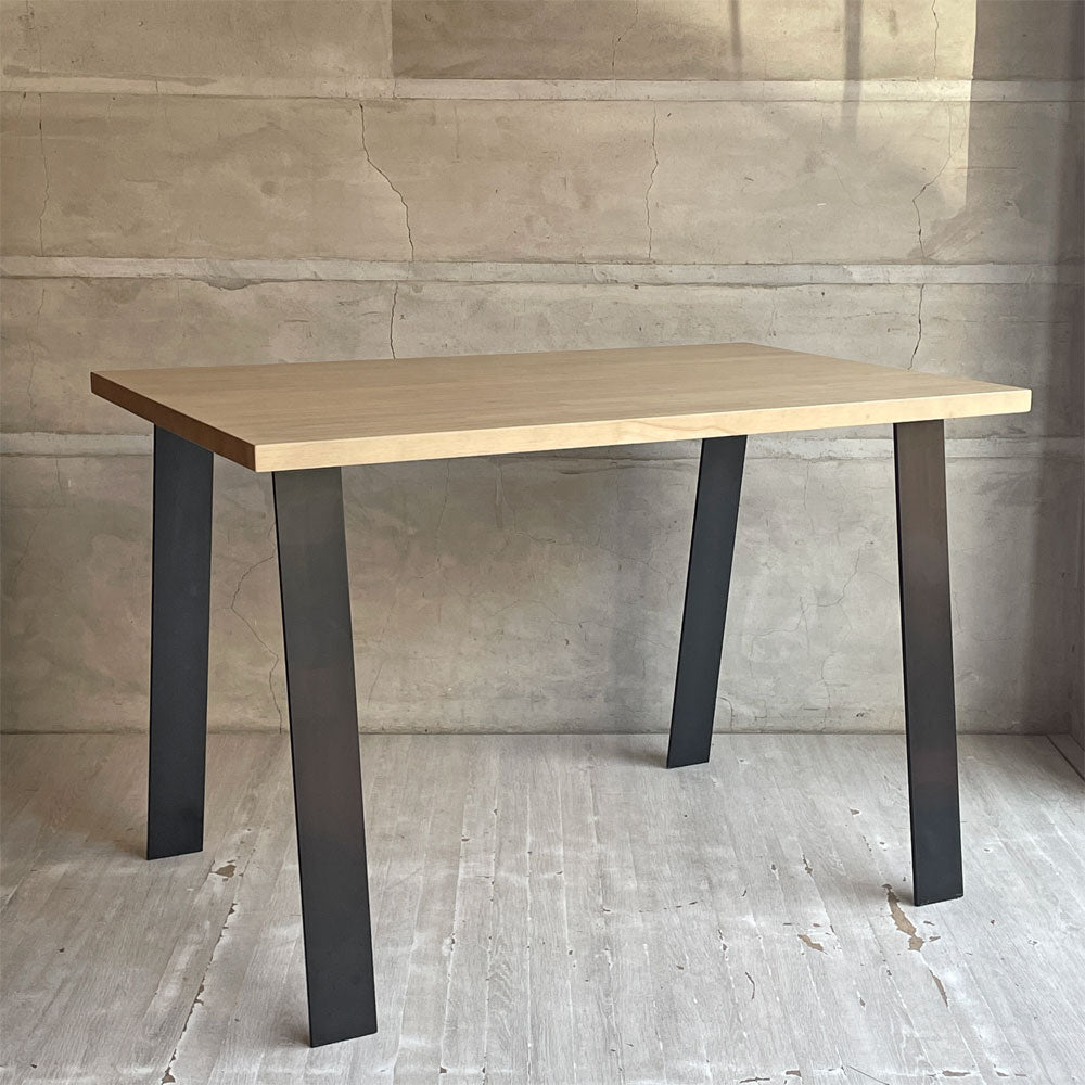 【学芸大学店】かなでもの KANADEMONO THE TABLE ラバーウッド ナチュラル スリムライン Black Steel 幅106 x 奥行66cm 定価￥58,800- 買取させていただきました。