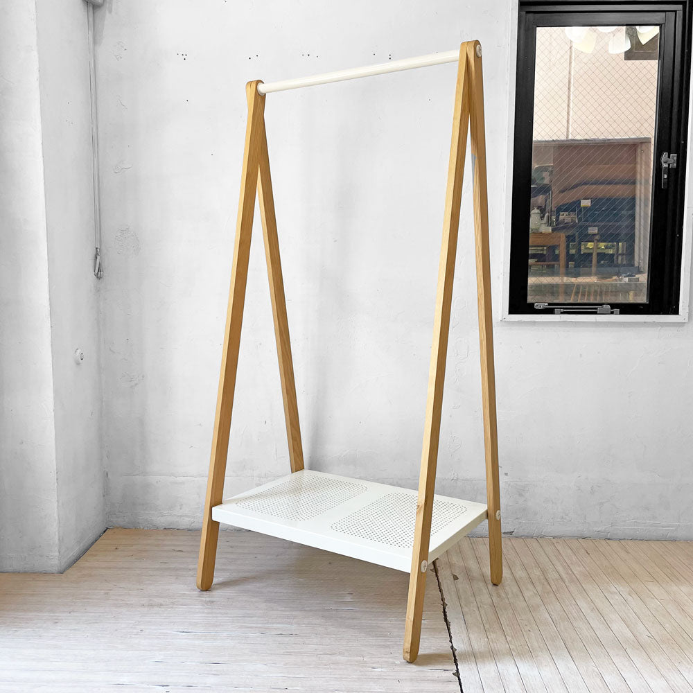 【下北沢店】ノーマンコペンハーゲン normann COPENHAGEN トーイ TOJ コートハンガー アッシュ材 ホワイト 折り畳み式 定価 \ 84,700- 買取させていただきました。