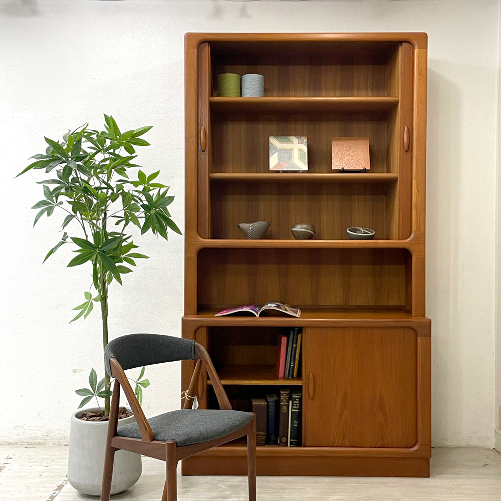 デューロン dyrlund ビンテージ キャビネット 飾り棚 チーク材 無垢材 蛇腹扉 ロールトップ W120cm デンマークビンテージ ～蛇腹式扉を使用した珍しい北欧収納家具～