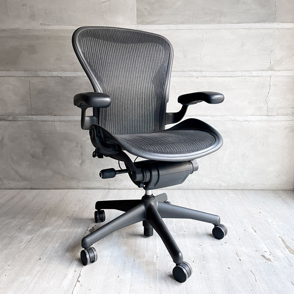 【学芸大学店】ハーマンミラー HermanMiller アーロンチェア ライト Bサイズ グラファイトベース アーム固定 デスクチェア オフィスチェア 現状品 買取させていただきました。