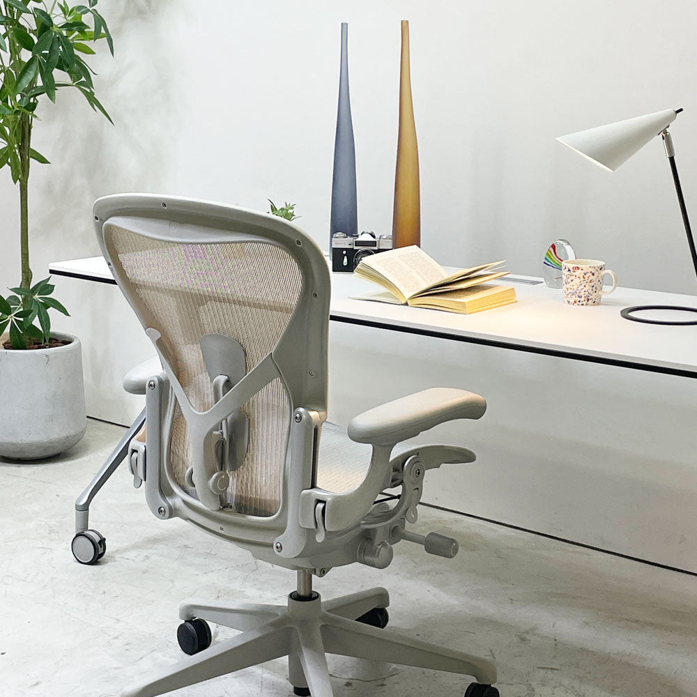 ハーマンミラー Herman Miller アーロンチェア リマスタード フル装備 Bサイズ ミネラル ポスチャーフィットSL デスクチェア オフィスチェア ビル・スタンフ ＆ ドン・チャドウィック ～変わるもの 変わらないもの～