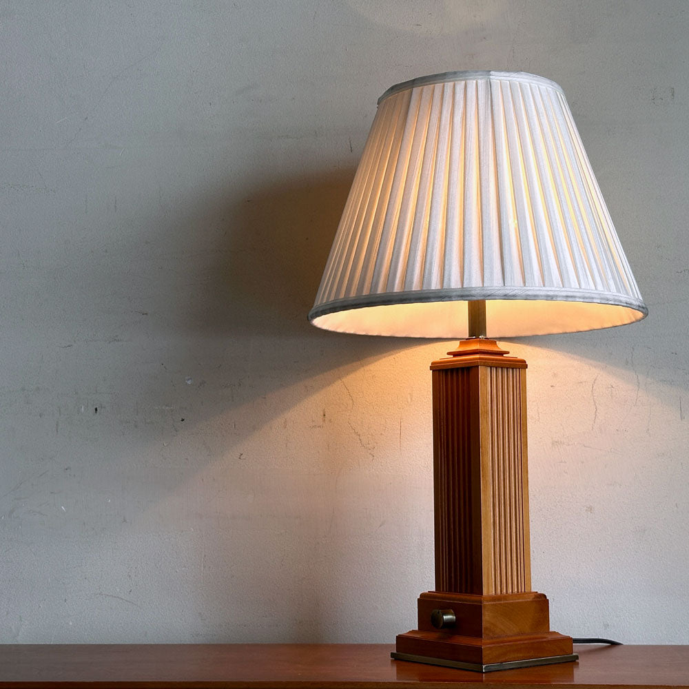 【自由が丘店】クラシック スタイル Classic Style plaster column テーブルランプ チューダー様式 プリーツシェード 買取させていただきました。