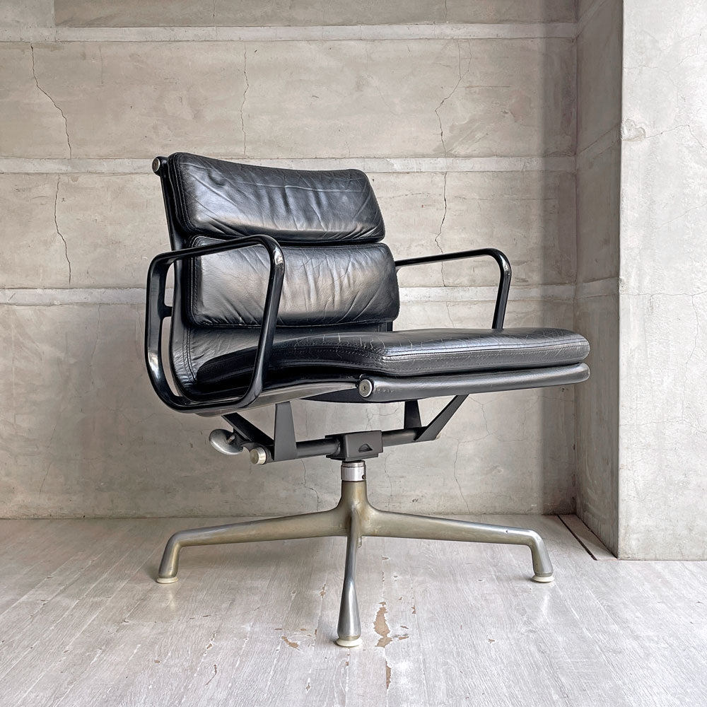 【学芸大学店】ハーマンミラー Herman Miller ビンテージ ソフトパッドグループ マネジメントチェア ローバック 4本脚 レザー C&Rイームズ ミッドセンチュリー 買取させていただきました。