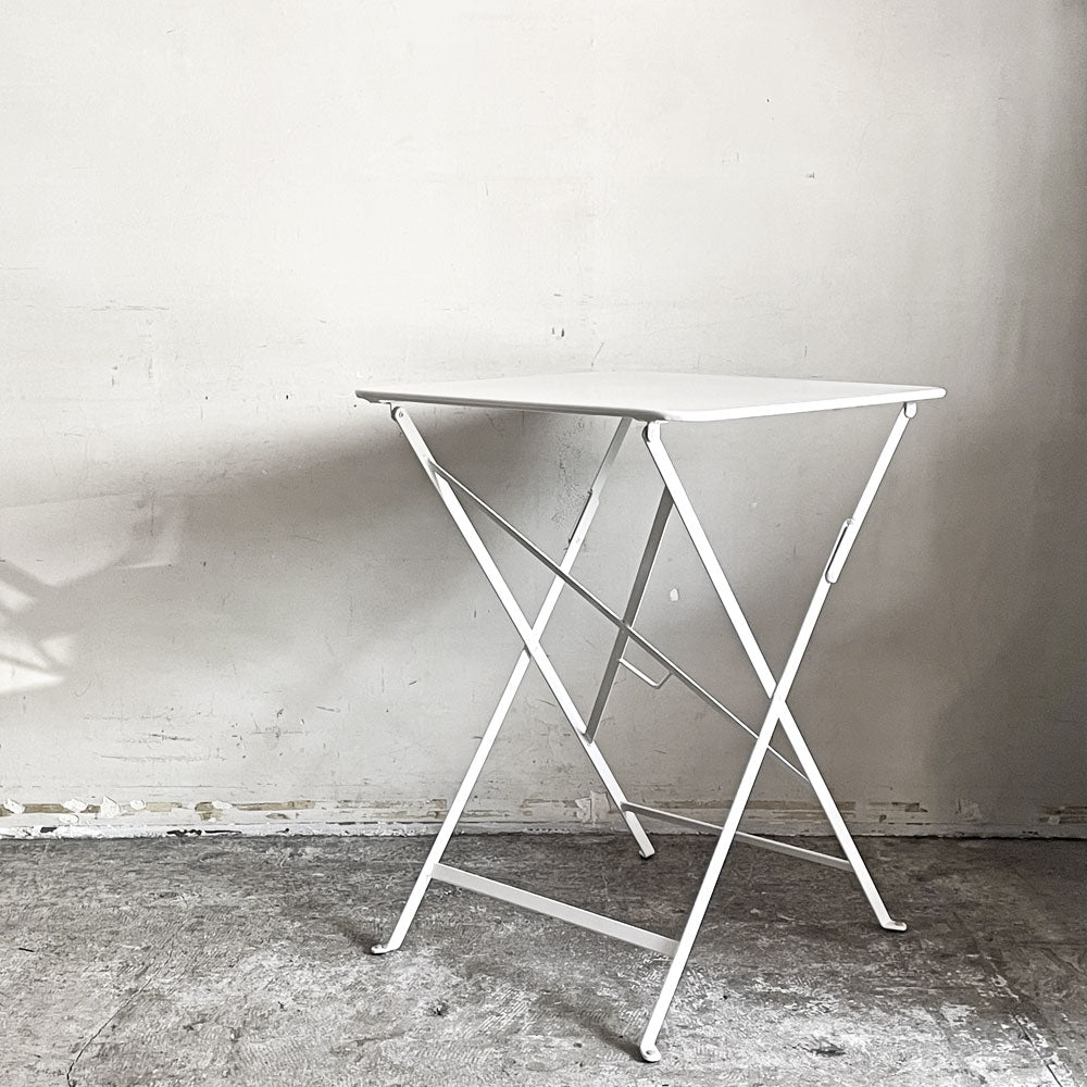 【自由が丘店】フェルモブ Fermob ビストロ スクエア テーブル BISTRO SQUARE TABLE ホワイト 57cm角 折り畳み フランス 買取させていただきました。