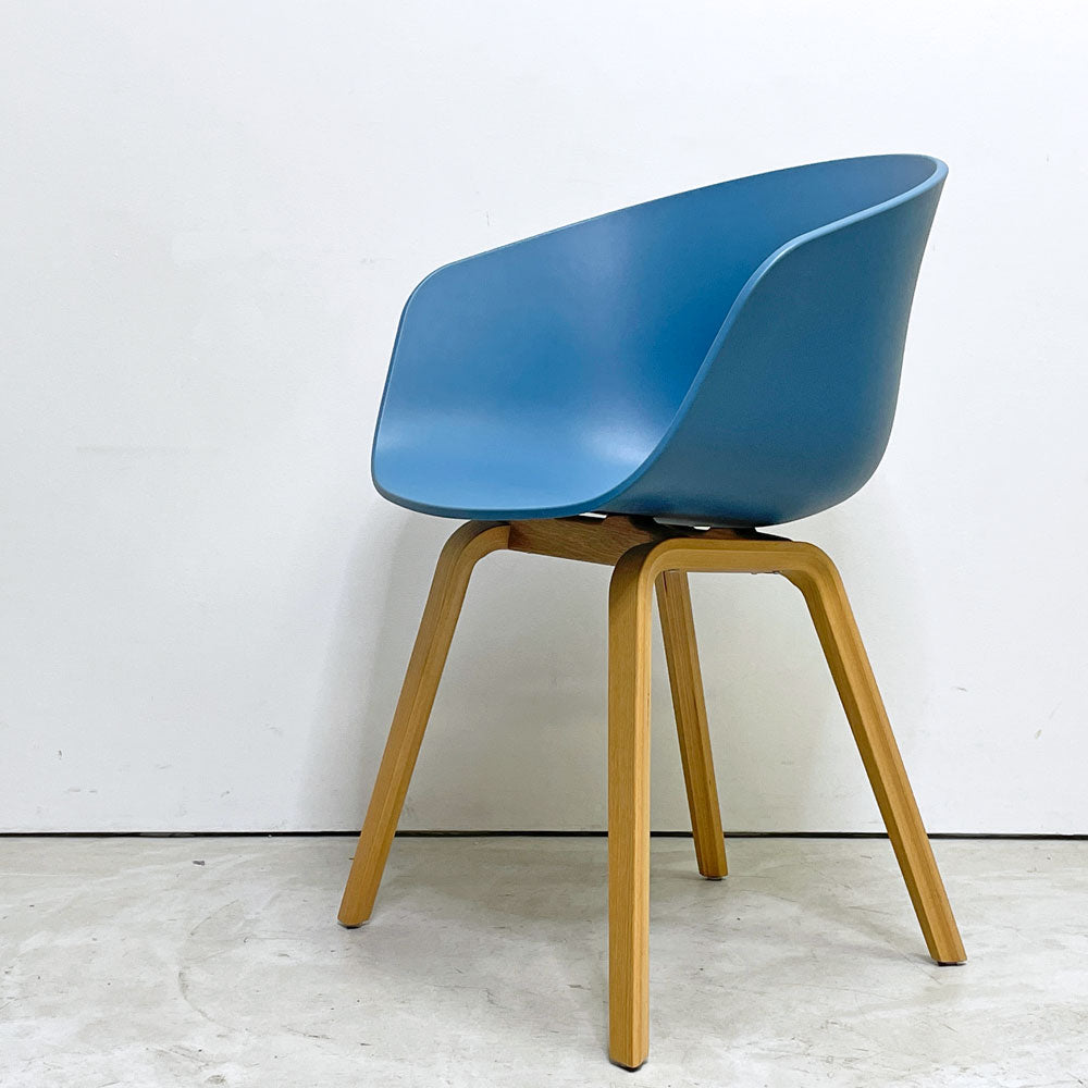 【祖師ヶ谷大蔵店】ヘイ HAY アバウト ア チェア ABOUT A CHAIR AAC22 アームチェア ダイニングチェア ブルー 木製脚 ヒー・ウェリング 北欧モダン デンマーク  買取させていただきました。