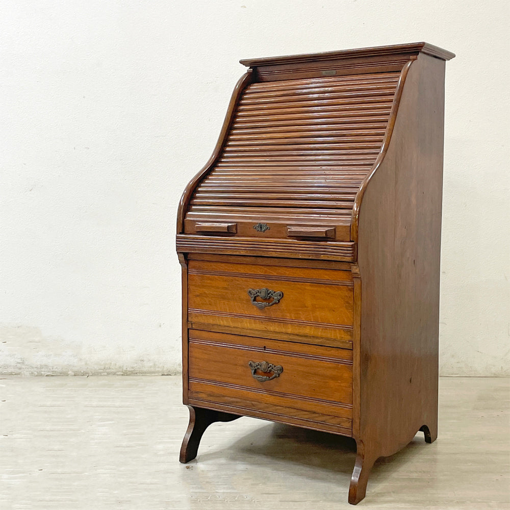 【祖師ヶ谷大蔵店】レミントン Remington オーク材 ライティングビューロー 蛇腹扉 スライド天板 抽斗2杯 鍵付き UKビンテージ 英国家具 アンティーク 買取させていただきました。